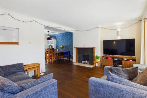 Trezise Lounge