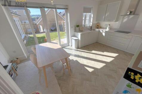 Bletchley Road, Horsforth, Leeds, LS18 4FG photo 3