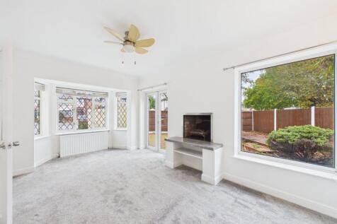 Petersfield Road, Staines-Upon-Thames, Surrey, TW18 photo 4