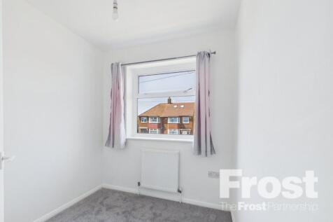 Harvest Road, Feltham, Surrey, TW13 photo 5