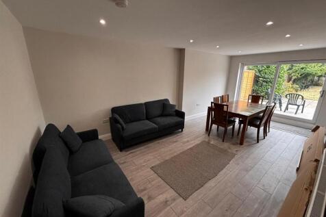 Room 5, St Albans Road West. Hatfield photo 4