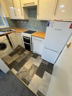 Robson Grove, Glasgow, G42 photo 5