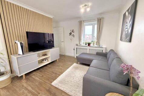 Lounge/Dining