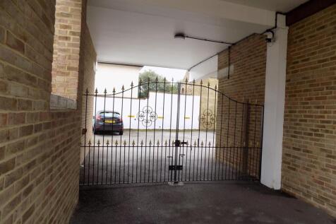 COMMUNAL ENTRANCE HALLWAY