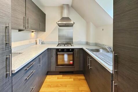 Cadogan Place, North Heath Lane, Horsham photo 4
