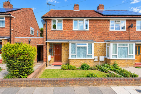 Sunny UK Brick Terrace with Garden.png