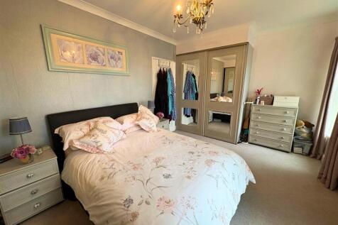 Bedroom 1d (edit).jpg