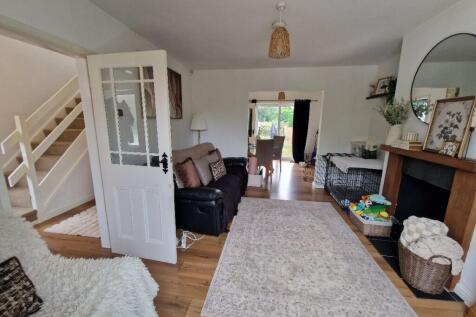 Yew Tree Avenue photo 3