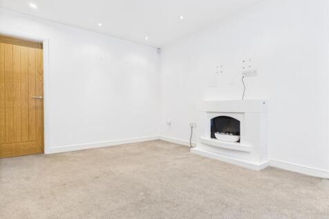 CAM03729G0-PR0113-STILL015