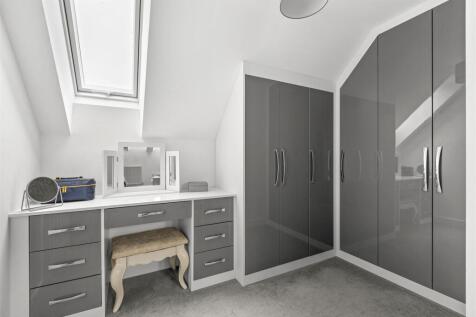 46 Trinity Circle, HP11 1FD-5.jpg