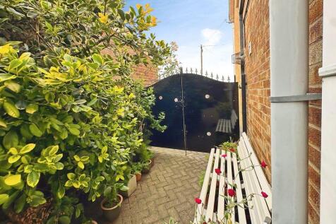 TOPPESFIELD AVENUE
