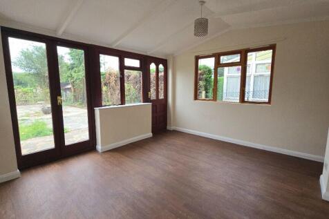 Manor Road, Dagenham, London, RM10 photo 5