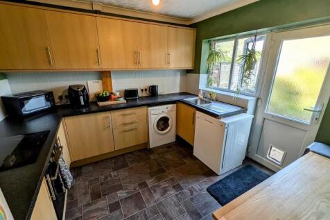 5 Sunningdale kitchen.jpg