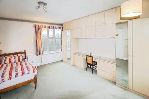 Spacious Room 2