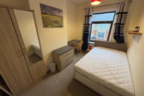 Delapre Crescent Road, Northampton photo 3