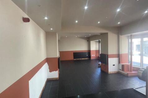 Retail Property (high street) to rent Image 3