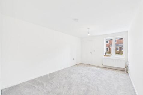 LE16, Rodney Close, Market Harborough photo 3