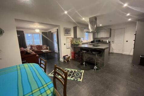 DINING KITCHEN / SUN ROOM