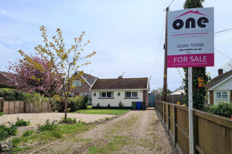 DETACHED BUNGALOW in VILLAGE LOCATION