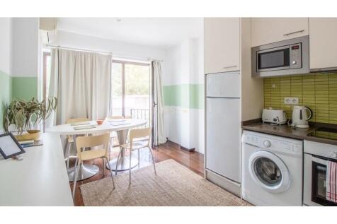 Renovated Apartment 500m from Dona Ana Beach, Lagos