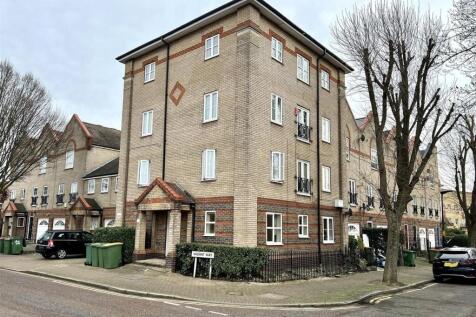 Property to rent in Beckton - Barrain London