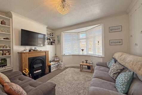 Beacon Down Avenue 72 - Living Room.jpg