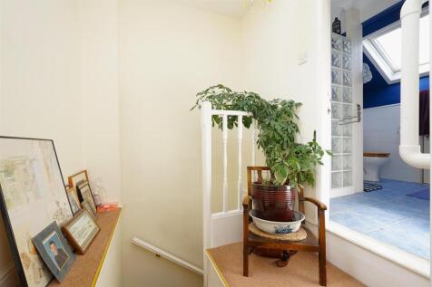 Landing (Second Floor)