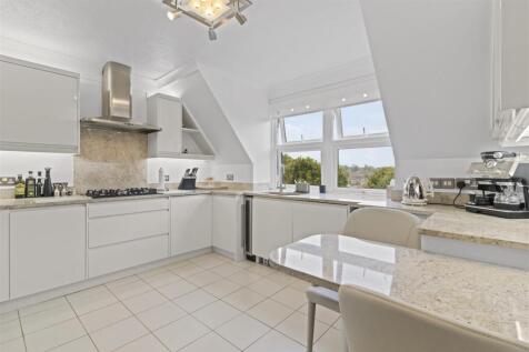 Fitted Kitchen/Breakfast Room