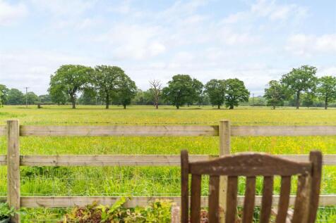 132 Earlswood Common_7.jpg