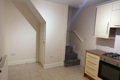 Hadfield Road, High Peak, Derbyshire, SK13 photo 4