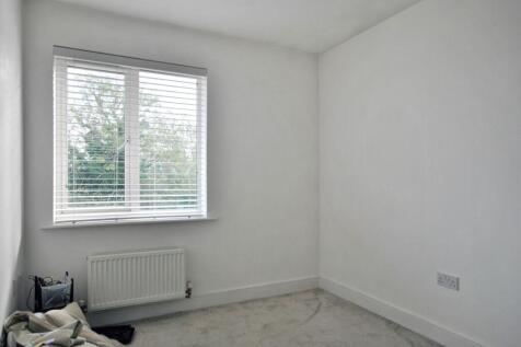 Black Eagle Drive, Northfleet, Gravesend, DA11 photo 5