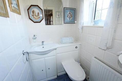 IMG_5155 cloakroom.jpg