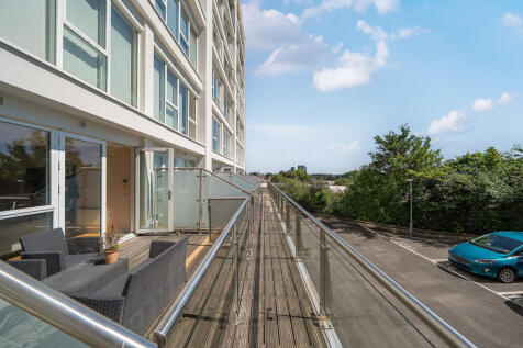 1320870-4-686cf4e...