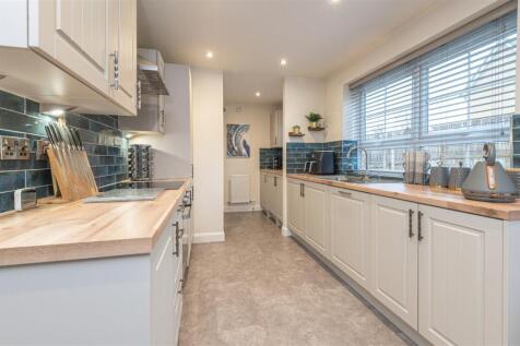 14 - 6 Millers Grove S75 1FW.jpg