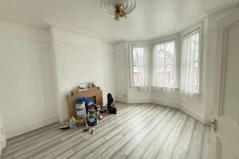Mostyn Avenue, Wembley, HA9 photo 3