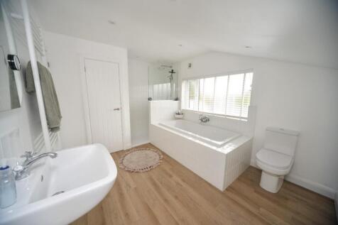 En suite bathroom to  primary.jpg