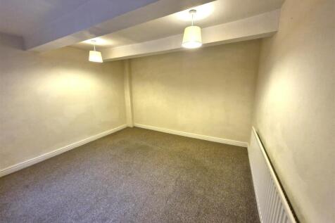 Lowes Wong, Southwell photo 3