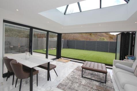 Social Living Area (open to the kitchen)