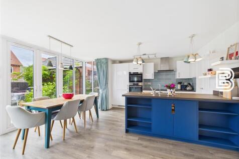 Kitchen Family Room (2).jpg