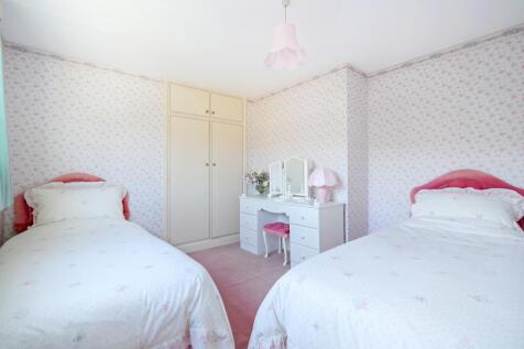 4 bed, 2 bath Detached in Sheffield - Photo 17