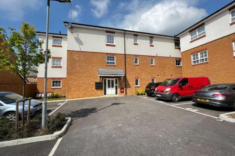 2-bed flat on Swallow Close, Peacehaven, East Sussex, BN10, £1,350/mo