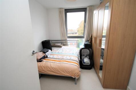 Bedroom2 (2).JPG