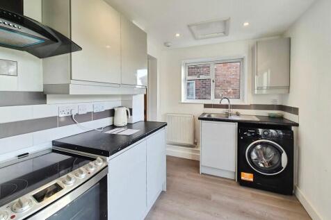 Eliotts Drive, Yeovil photo 3