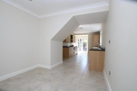 Shipley Bridge Lane, Copthorne, Crawley photo 4