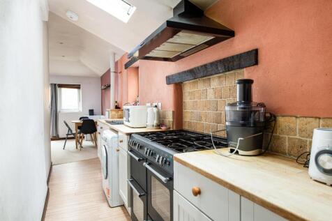 Kitchen_2.jpg
