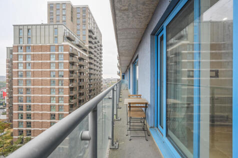 Western Gateway, Royal Docks, London, E16 photo 4