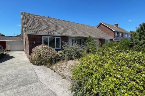 Street, BA16 - property photo