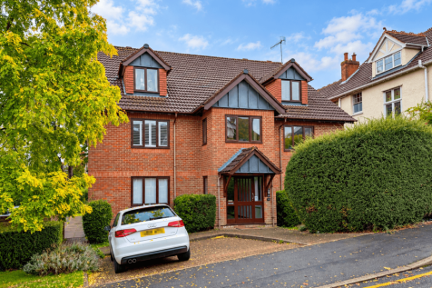 2-bed flat on Park View Road, Berkhamsted, £1,600/mo