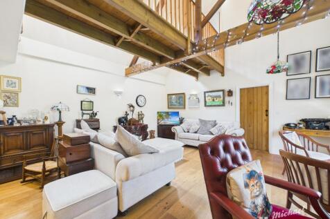 CAM02773G0-PR0357-STILL020