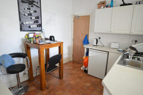 Room 2 Malmesbury Park Place, Bournemouth, Dorset, BH8 photo 4